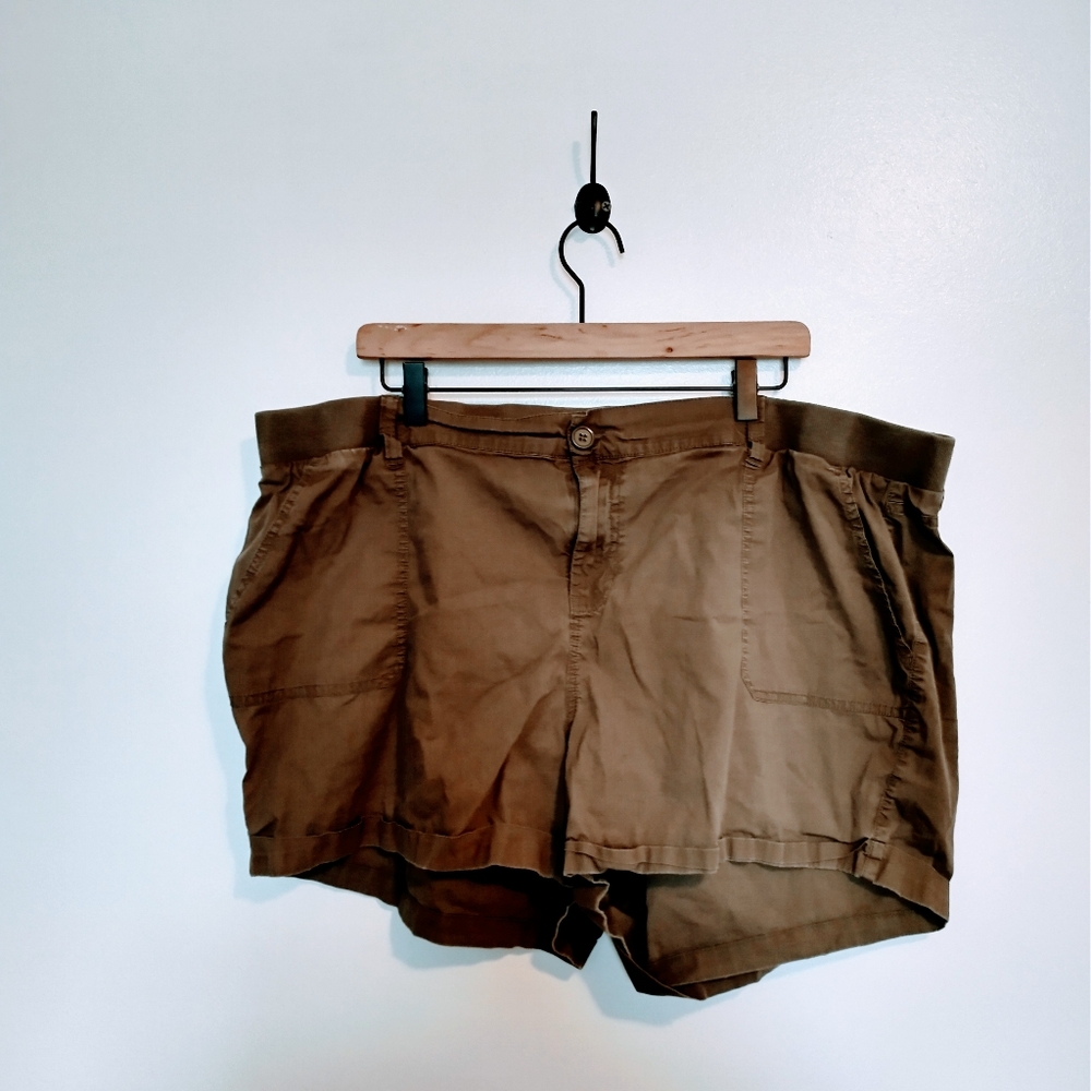 Torrid brown shorts size 20, mild wear